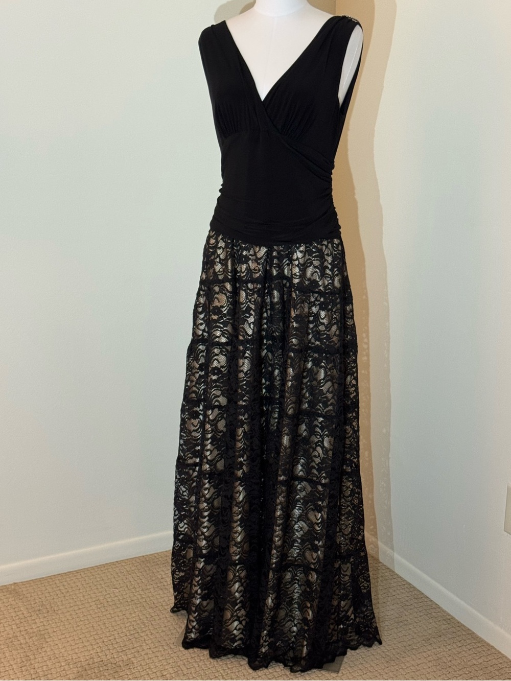 Ignite Evenings Carol Lin Black Lace Maxi Dress Gown Size 14 Formal Prom Evening